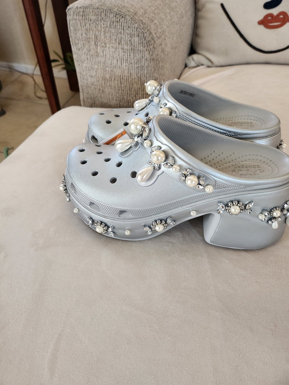 CROCS Silver Jeweled Pearl-Embellished Clog Sandals - Picture 3 of 8